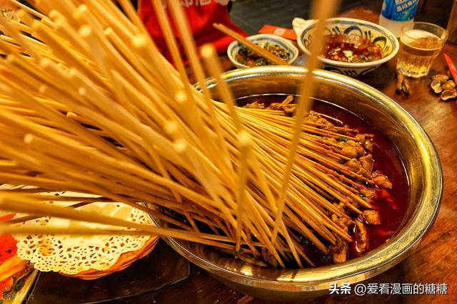假期带娃解锁成都：看熊猫、做蜀绣、品美食，轻松遛娃不费妈