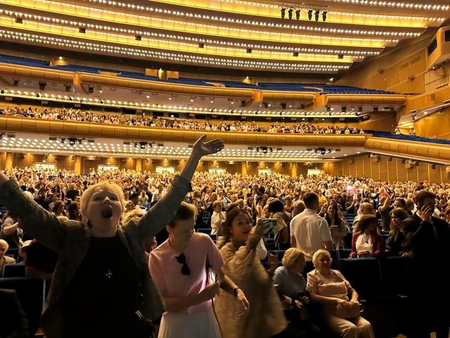 被称戏台上的国家！旅游受限、榜样塑造，朝鲜的表演竟源自苏联