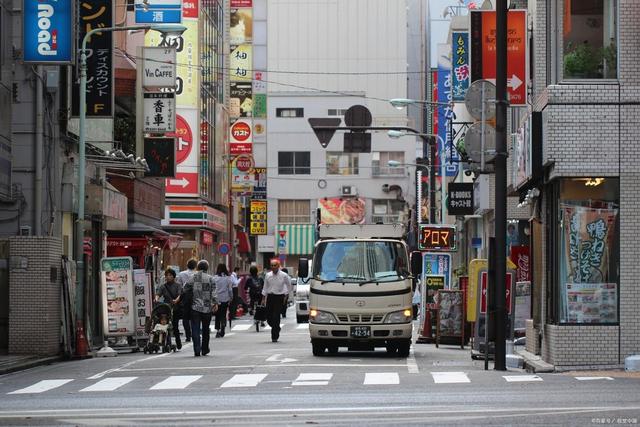赴日航班大量取消，究竟是哪些人去日本？不光旅游，还去买房置产
