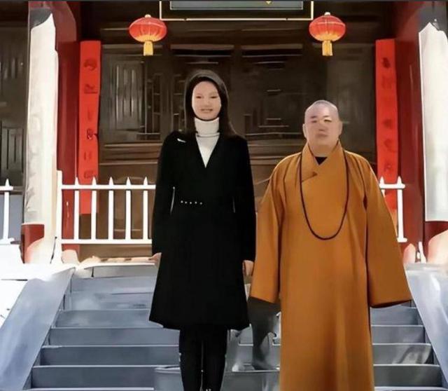 央视最惨女主持，男友判死缓，丈夫惨死狱中，48岁又被释永信牵连