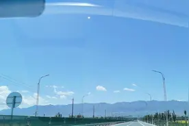 每日一成语：碧空万里图片