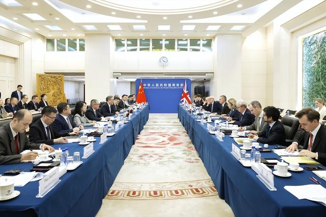 中英刚在北京谈完，不到24小时，英国宣布制裁中方，通牒已发出