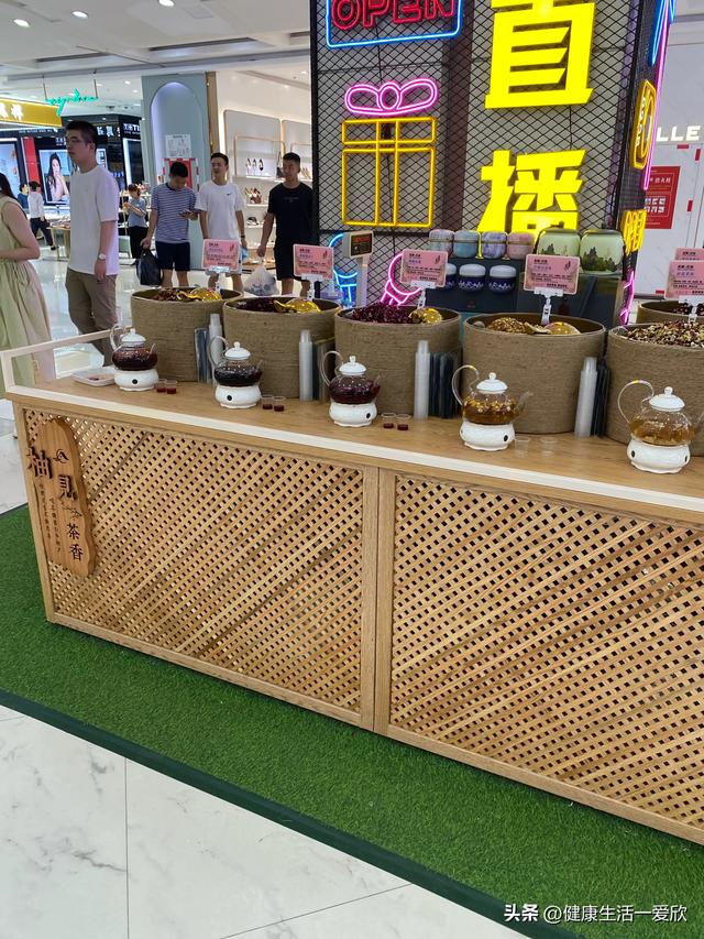 孩子带我购物，重新开业的商场我第一次来，设计很人性化