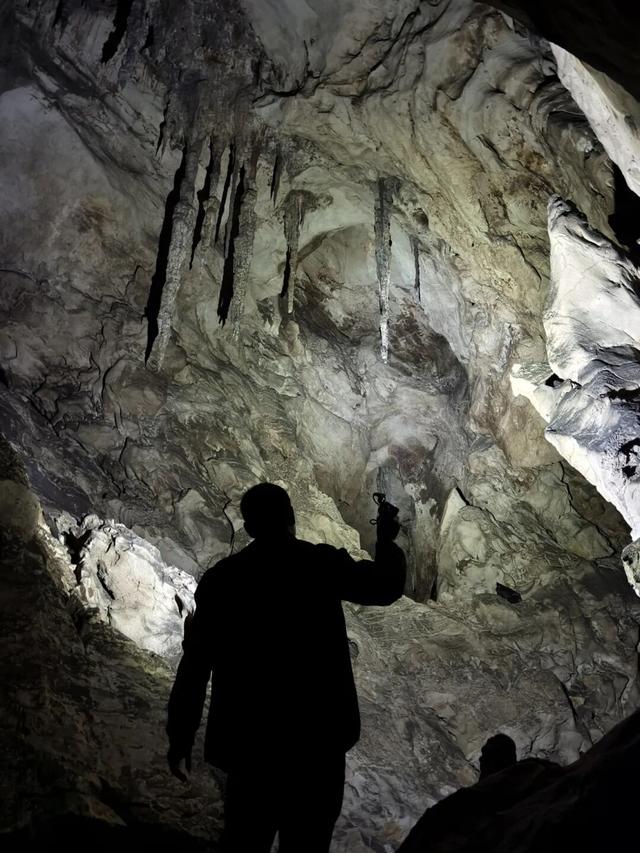 重庆歌乐山发现神秘山洞，竟是抗战时期的秘密金库，内部结构复杂