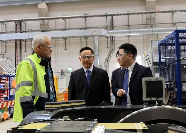 绝不向中国低头！宁愿裁员9000人公司破产，也不接受中国的帮助？