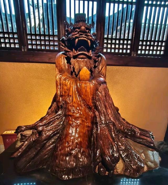 参观根宫佛国博物馆