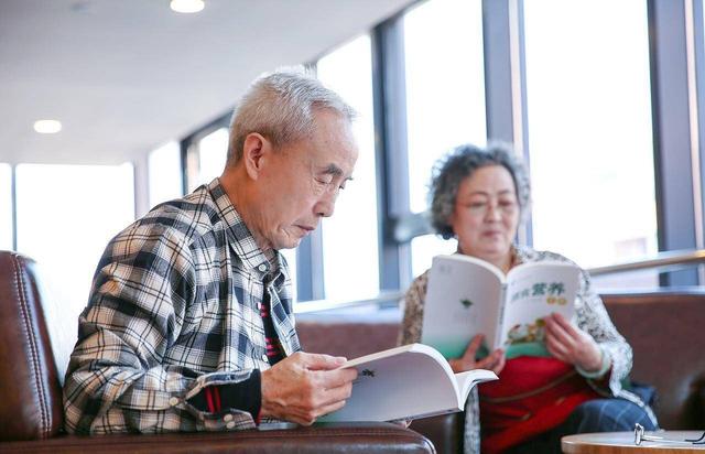 人不会无缘无故患老年痴呆！调查发现：得老年痴呆，离不开这5点
