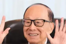 太羡慕了！96岁李嘉诚公开露面，容光焕发比年轻人还精神！图片