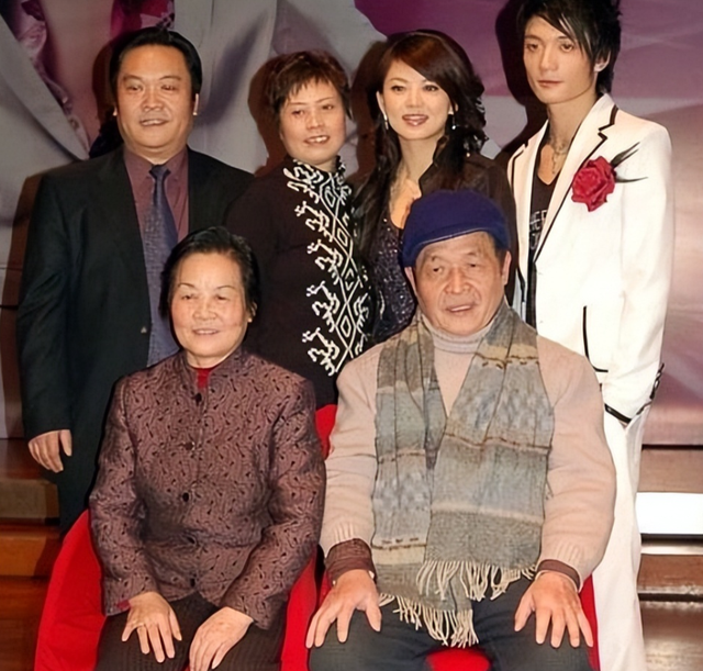 李湘风波再发酵！家境被扒底朝天，父母身份曝光	，原来何炅没说错