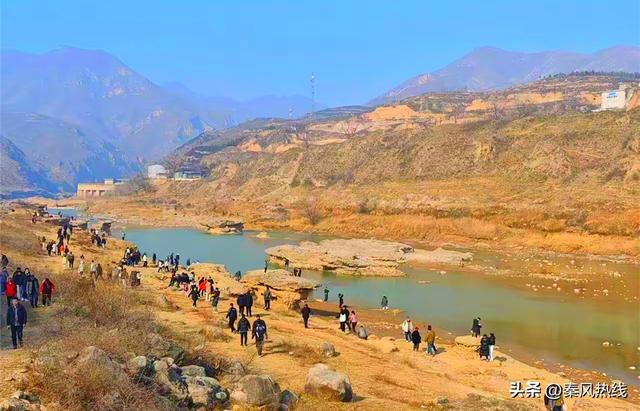 礼泉县湾里村:千年河道惊现奇特景观 一朝爆火引来亿级流量