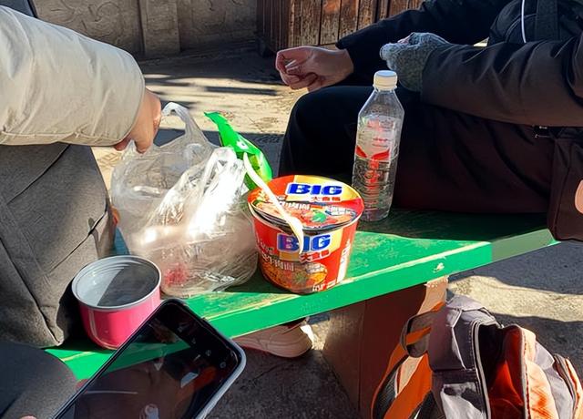 年轻人为何集体“白嫖”景区？报复性白嫖，景区赚不到钱了？