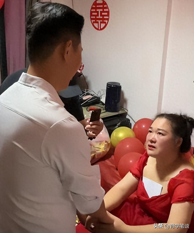 风扇网红结婚仅一天，火速被杨奶奶招募带货，外债或将一次性还清