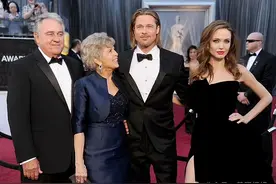 布拉德·皮特爸妈控诉朱莉洗脑6娃与之断交，多年不准见还抛弃父姓图片