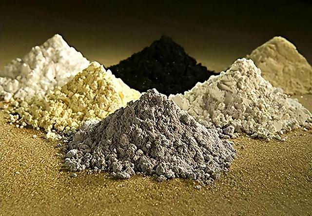 中方重拳砸下第6天，高市早苗终于认怂，向全世界叫屈却无力报复