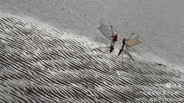 彩色旅图｜光影里的霞浦：捕捉退潮日出的瞬间，沙滩带着酒窝微笑