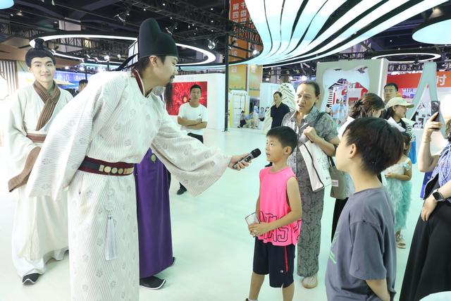 多图刷屏！欢迎来玩！国际数博会、全民阅读大会第二日人气飙升