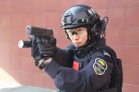 青春正当“燃”丨这个90后女特警，真飒！图片