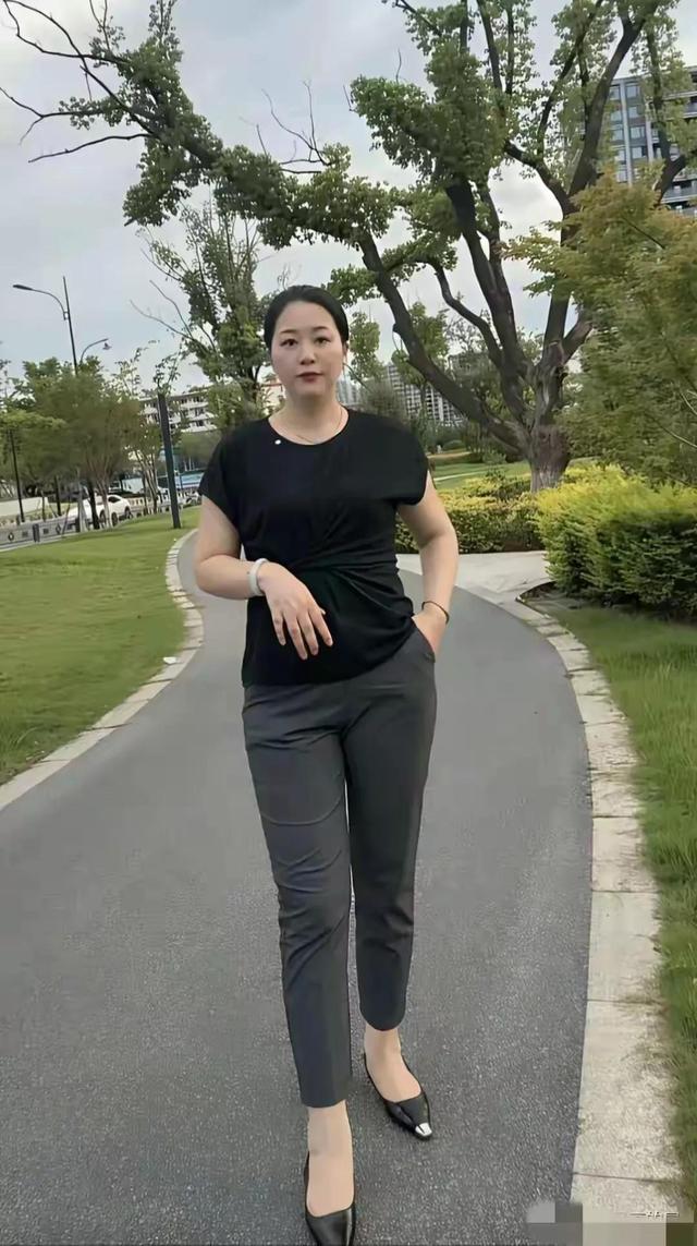 她这大身板,绝代风华,这就是顶级成熟女性的魅力 微胖女人天花板