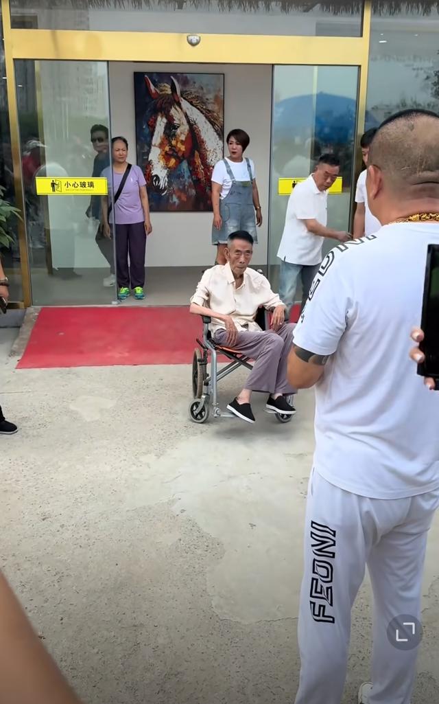 杨少华豪华灵堂曝光，中华烟成堆，生前账号1分钟视频报价超3万