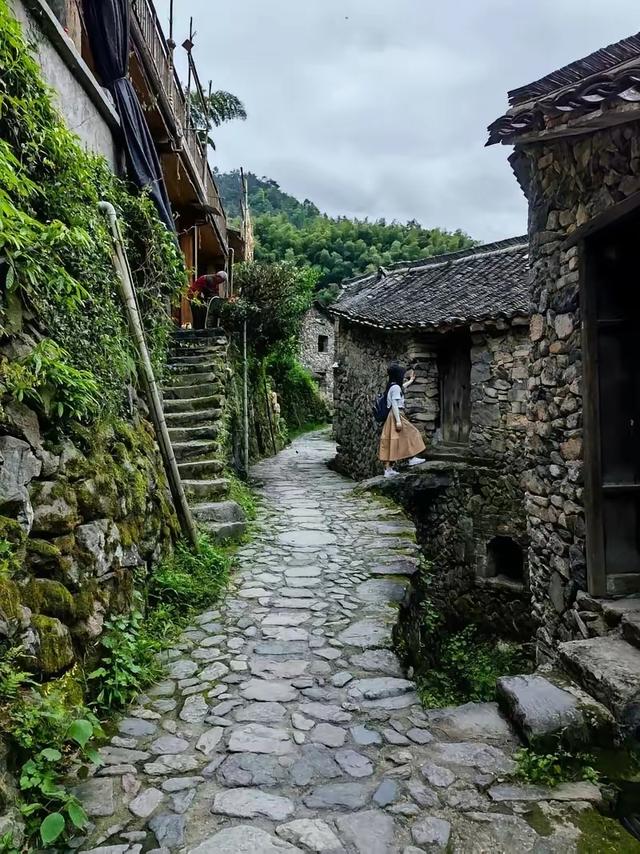 岩下石村：时光磊起的水墨长卷