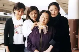 倪萍千字长文悼念，李乃文有泪无语，国话院长：朱媛媛遗体已火化，最难忘她的笑容图片