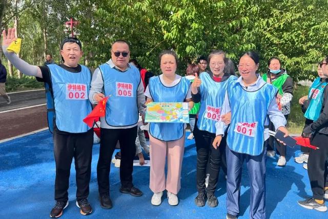 “铭记历史·砥砺前行”——楚古兰街道举办纪念中国人民抗日战争暨世界反法西斯战争胜利80周年徒步活动
