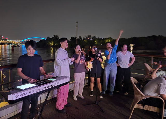 月下游浦江！龙华码头Mojito演艺航班带市民“乘着音乐过中秋”