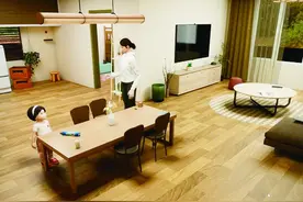 全球首个通用智能人“小女孩”亮相图片