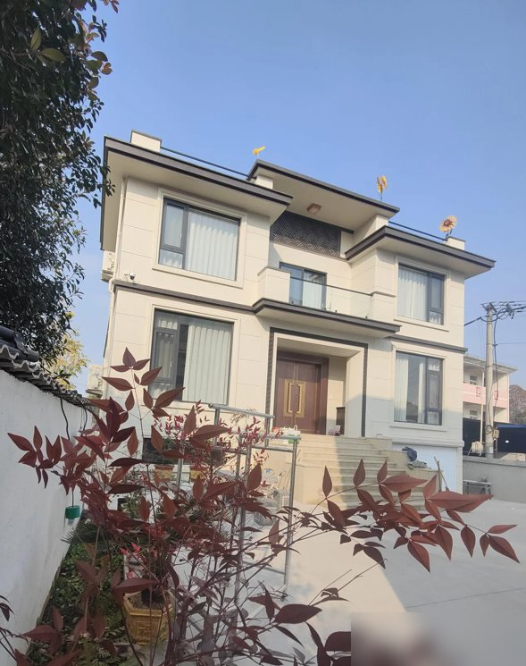 广东男子的自建房，因把一层抬高而走红，网友：这就不怕潮湿了！