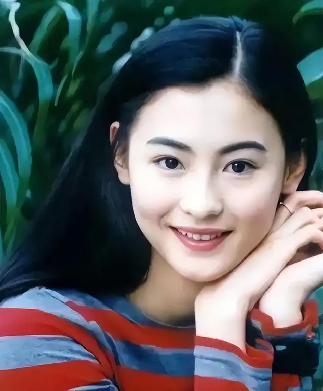 陪玩陪睡根本不够！认干爹、舔手指，背地里的阴暗面彻底藏不住了