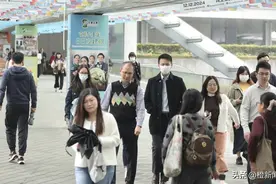 香港财政预算案｜本届政府任期内削减约1万个职位，全体公务员冻薪图片