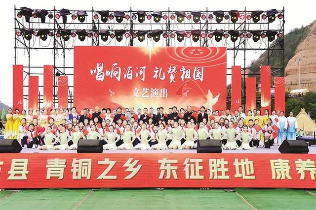 倾城皆动 惟余莽莽 “红色石楼”文旅盛宴引客流如潮