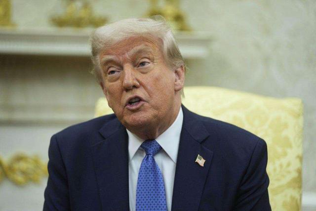 特朗普面临重大危机，中国再添一把火，加拿大反击美方的动作更狠