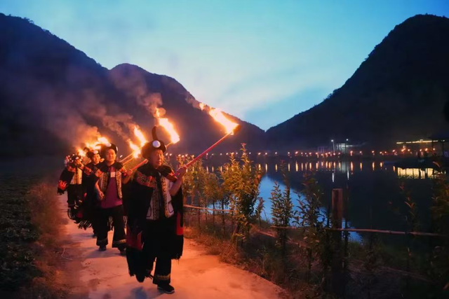 乡游黔中 · 百里杜鹃管理区 兴隆村丨秋色染杜鹃岭，山野果香醉清风