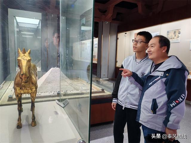 国庆长假首日 千余名游客走进茂陵 祭拜霍去病 体验汉文化
