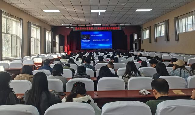 【2025年网络文明宣传月】中西部中小学教师人工智能素养提升专题培训（泊头分课堂）圆满结束