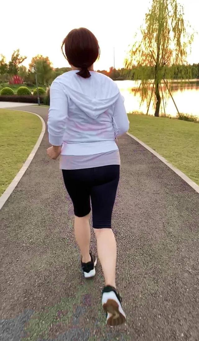 冬天跑步别瞎冲！牢记3个“不要”，不受伤不白跑，越跑越稳