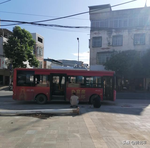广西南宁市宾阳县与上林县交界四个镇合并的新圩，为何宾馆都没有