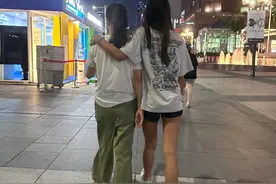 张庭晒祖孙三代照庆母亲节，试管女儿颜值逆袭，帅儿五官似林瑞阳图片