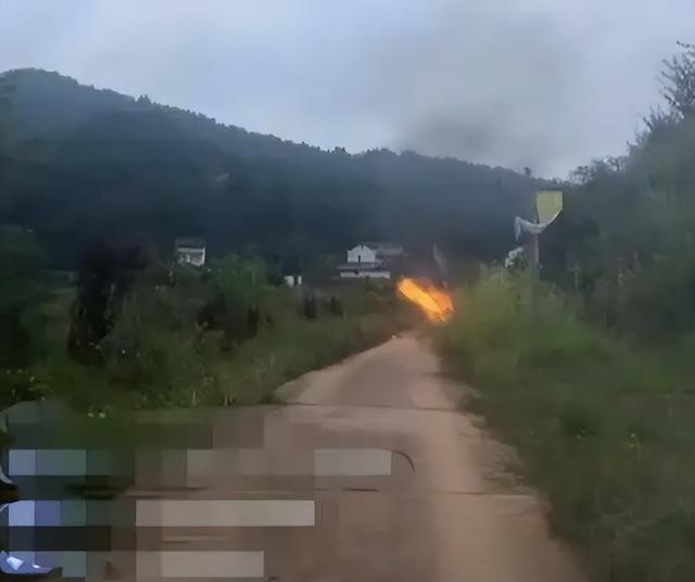 后续！网红开飞机直播坠机身亡，飞机花了35万，烧得只剩一条腿了