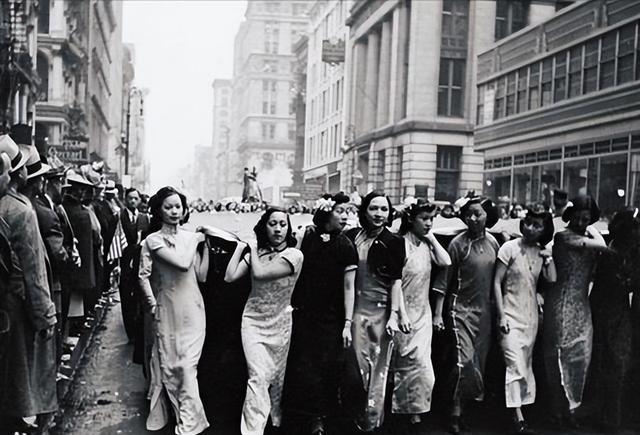 民国天乳运动到底有多疯狂？妇女束胸被禁止，发现一次罚款50大洋