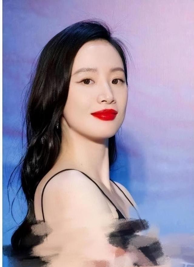 32岁李梦真空上阵，几乎透明，这跟不穿有啥区别？网友直呼太辣眼