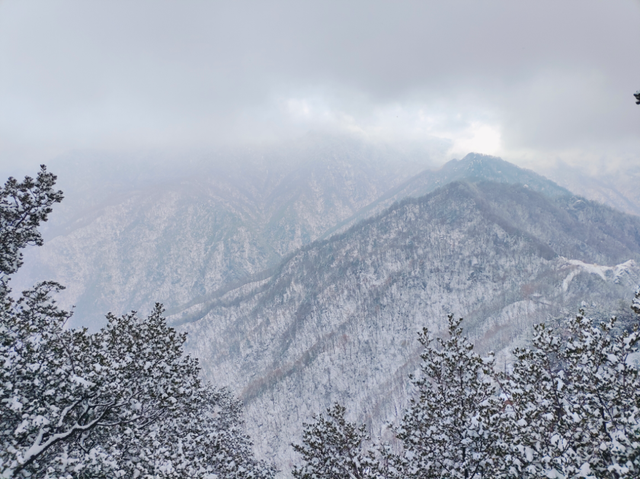 告别秋景，奔赴鸡峰山的第一场雪｜冬日旅行启动