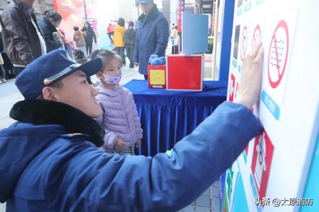 小朋友的消防小镇奇幻游：在玩乐中点亮安全星火