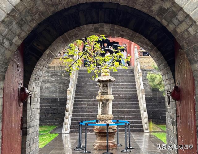 华严寺：“八大辽构”之七，拥有最美辽塑菩萨和最美古代书橱