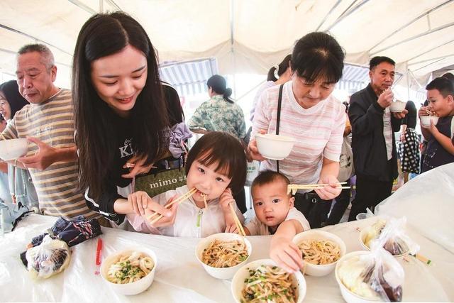 畅游大美广元 欢庆女儿佳节