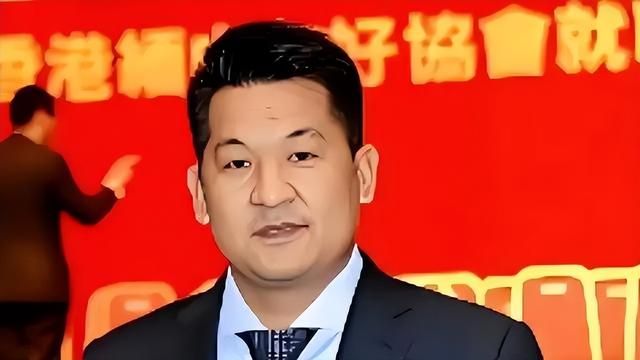 大快人心！2.7万亿电诈主犯佘智江被押解回国！下飞机时腿都软了