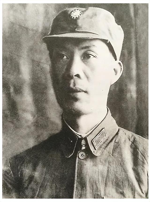 当年一个师长一个排长，28年后师长成为上将，排长却成为了大将