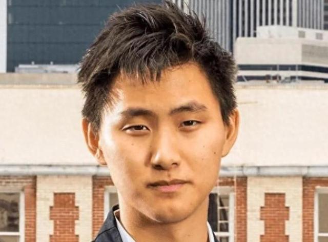 华裔天才少年成百亿富翁，曾献计特朗普，阻止中国AI技术抢跑