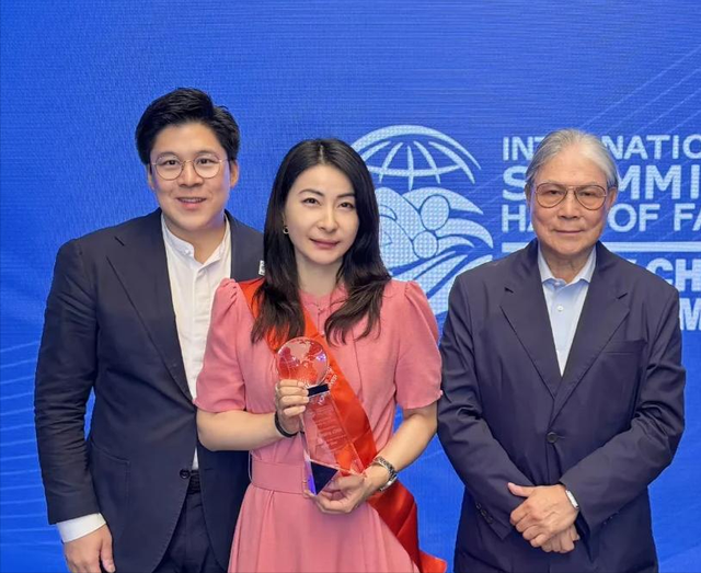 终于等到这天！官媒发文，高调官宣44岁郭晶晶喜讯，霍震霆说对了